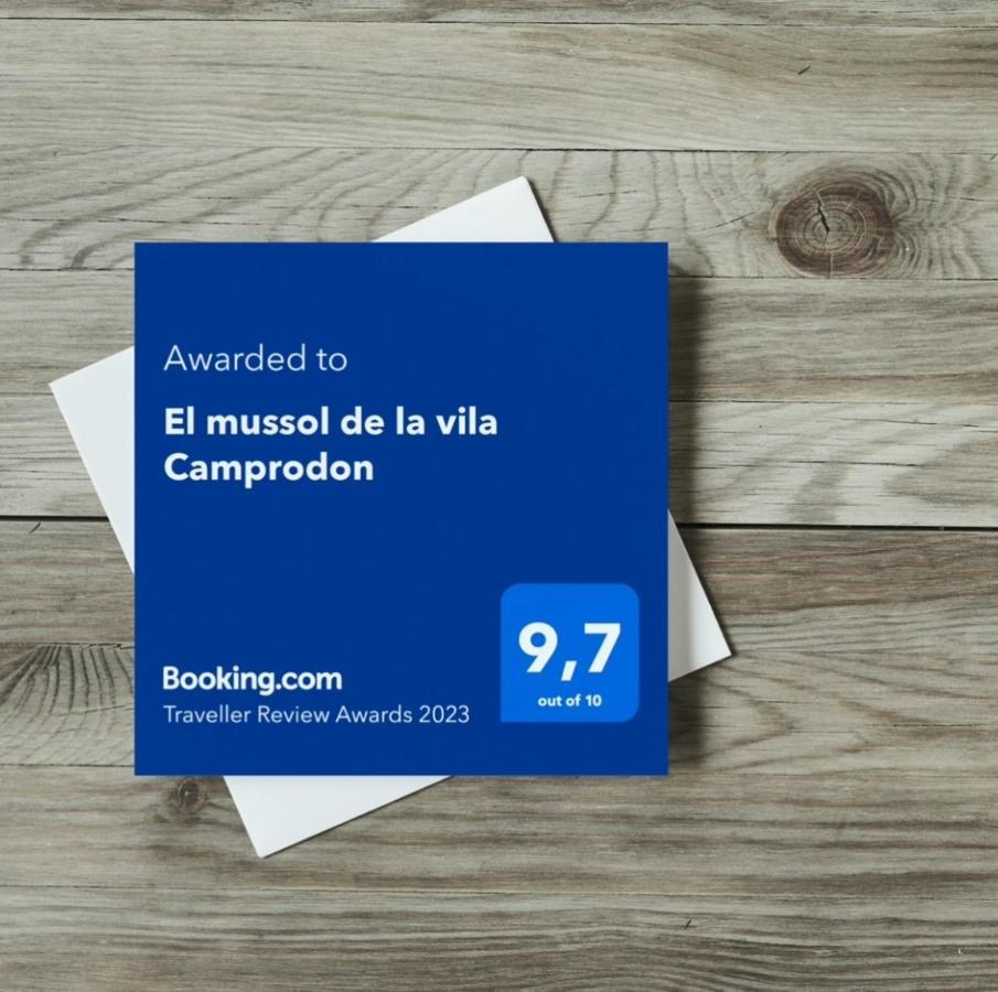 El Mussol De La Vila Camprodon, Balconets Amb Vistes A La Placa Exterior photo